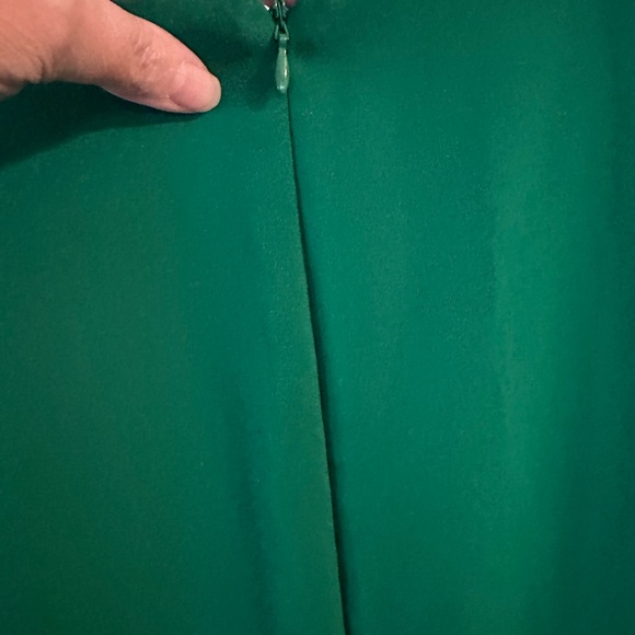 Elegant Green Dress - Picture 4 of 7